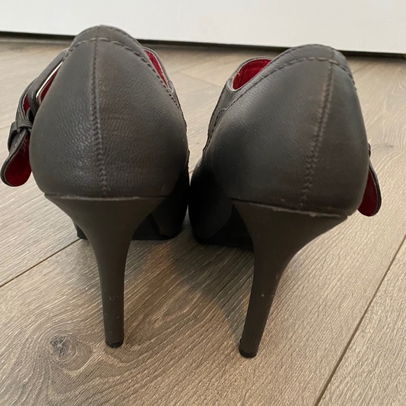 Madden Pumps - Picture 2 of 3